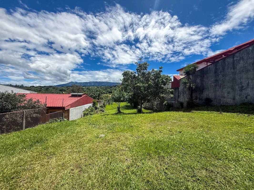 Lot for Sale with Spectacular Views of Barva Volcano