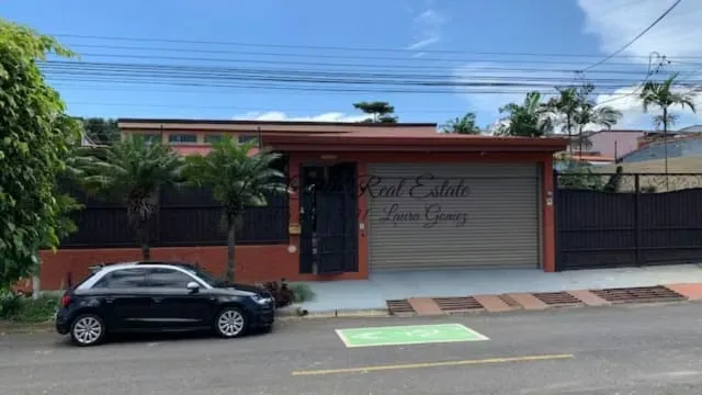 This cozy house for sale, located in an area of high capital gains, Belén-Ciudad Cariari.