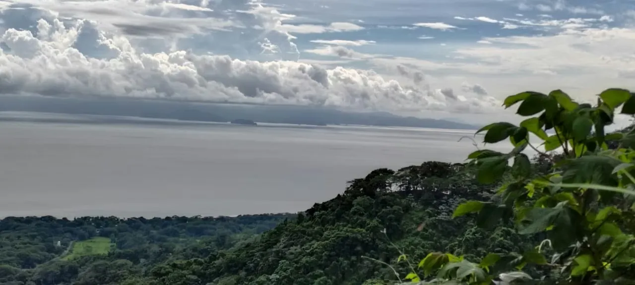 Discover this stunning property in Quebrada Ganado with panoramic views which includes among others, of Herradura, Jacó, the Los Sueños Resort Marina, and the Gulf of ...