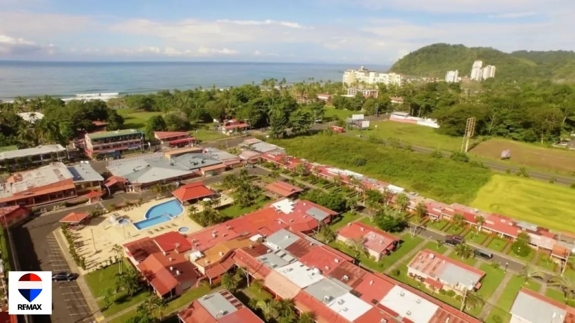 Condo Steps from the Beach / Villas Paradice / Jaco