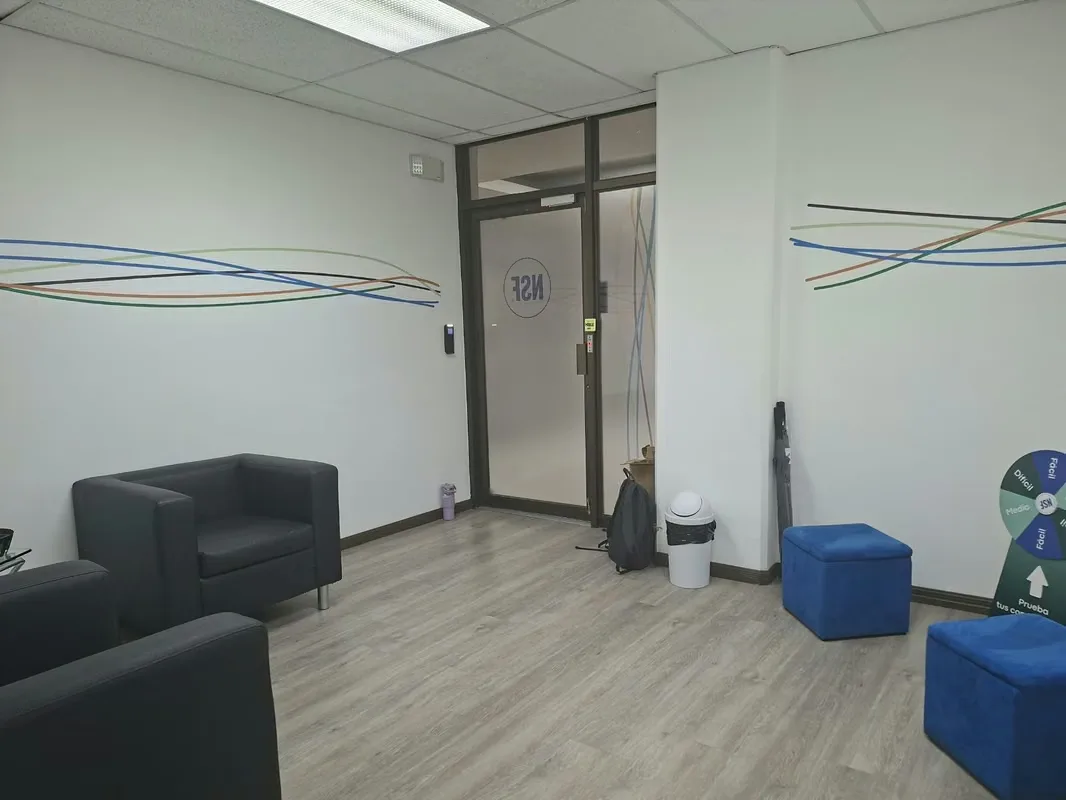 Oficina de 89m² con todo incluido en barrio Don Bosco: seguridad, parqueos y lista para trabajar., photo 3