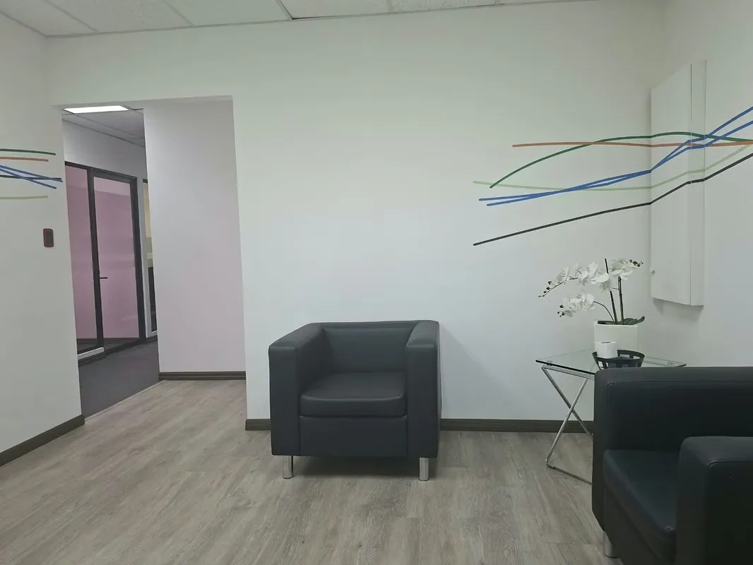 Oficina de 89m² con todo incluido en barrio Don Bosco: seguridad, parqueos y lista para trabajar., photo 4