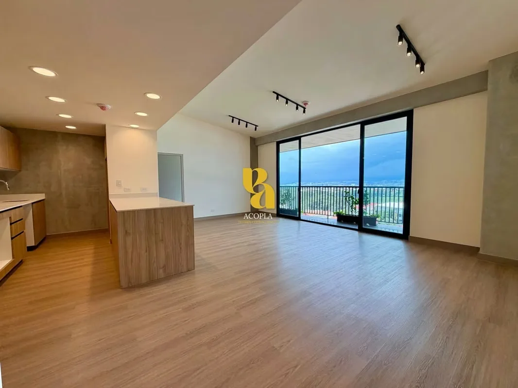 Brand-new 3-bedroom penthouse apartment for rent in Rohrmoser