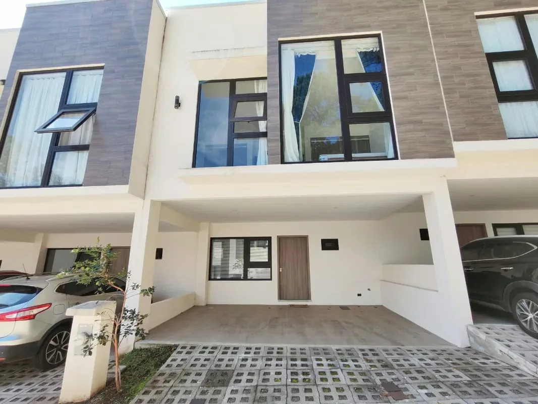 A semi-furnished house is rented in San Antonio de Escazú.