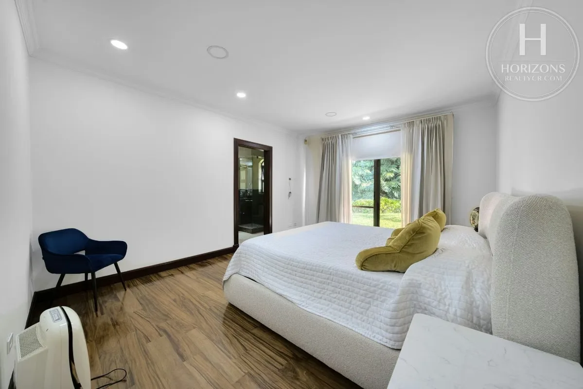 Terreno de 2.971 m² – Construcción aprox. 500 m² – Casa de una planta – 4 habitaciones – 6 baños – Cochera techada para 4 vehículos – Cuarto de servicio completo – ..., photo 16