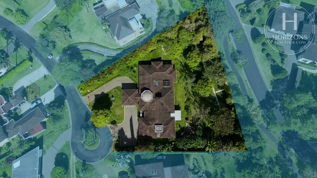 Terreno de 2.971 m² – Construcción aprox. 500 m² – Casa de una planta – 4 habitaciones – 6 baños – Cochera techada para 4 vehículos – Cuarto de servicio completo – ..., photo 4