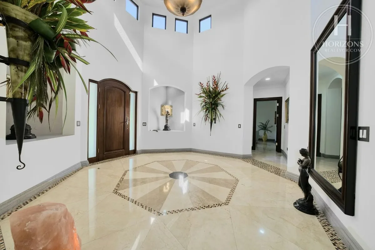 Terreno de 2.971 m² – Construcción aprox. 500 m² – Casa de una planta – 4 habitaciones – 6 baños – Cochera techada para 4 vehículos – Cuarto de servicio completo – ..., photo 5
