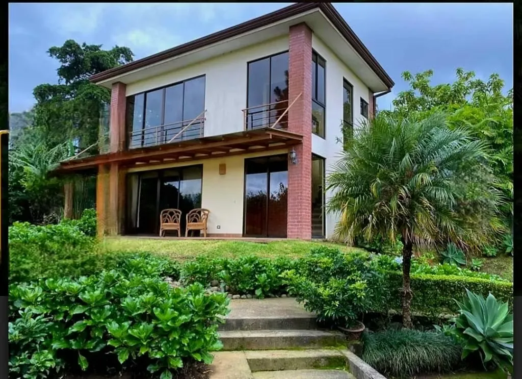 KE Real Estate Property with Independent Apartment and beautiful gardens. Location: Sabanilla, San Pedro, San José. Ground area 1,150 M2, Construction 390 M2, without including ...