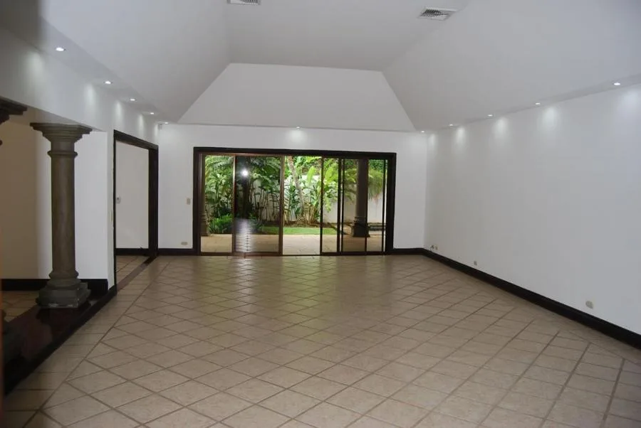 Venta de casa en Condominio Bosques de Lindora Santa Ana MGA - Venta en Santa Ana, photo 5