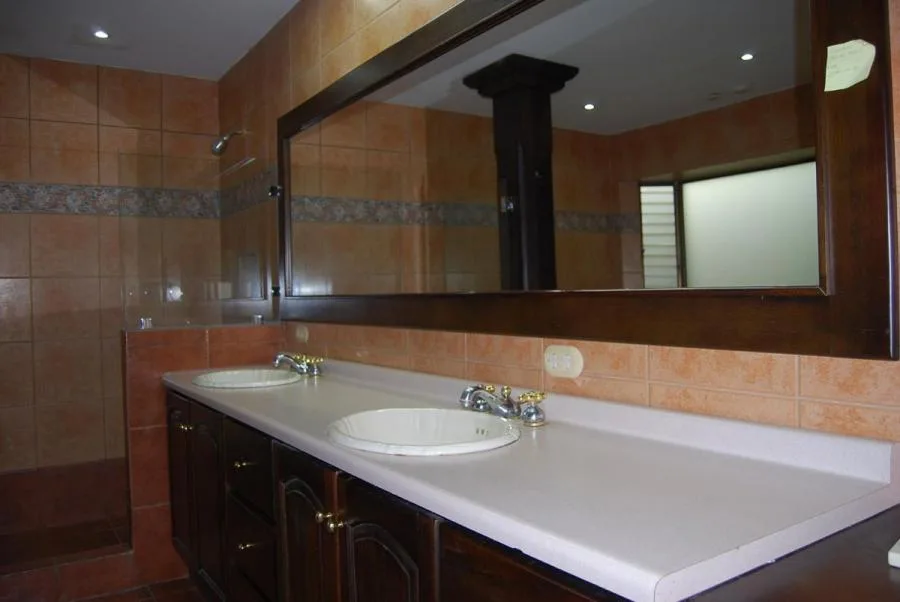 Venta de casa en Condominio Bosques de Lindora Santa Ana MGA - Venta en Santa Ana, photo 8