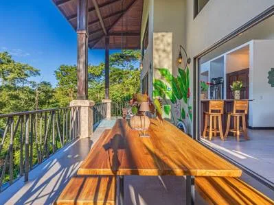 LUXURIOUS COASTAL RETREAT WITH OCEAN VIEWS, photo 2