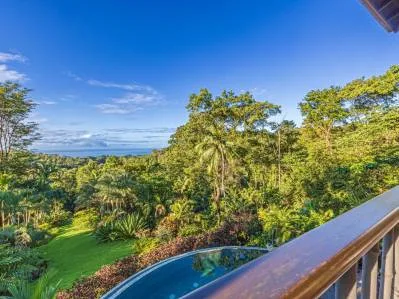 LUXURIOUS COASTAL RETREAT WITH OCEAN VIEWS, photo 3