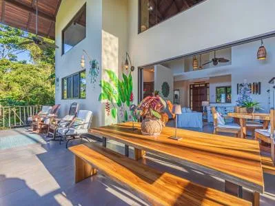 LUXURIOUS COASTAL RETREAT WITH OCEAN VIEWS, photo 4