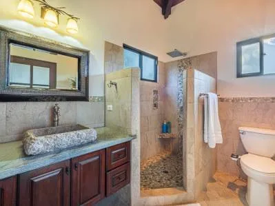 LUXURIOUS COASTAL RETREAT WITH OCEAN VIEWS, photo 6