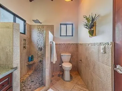 LUXURIOUS COASTAL RETREAT WITH OCEAN VIEWS, photo 7