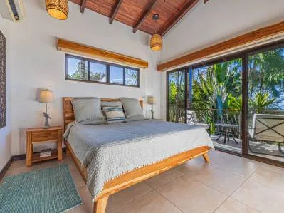LUXURIOUS COASTAL RETREAT WITH OCEAN VIEWS, photo 9