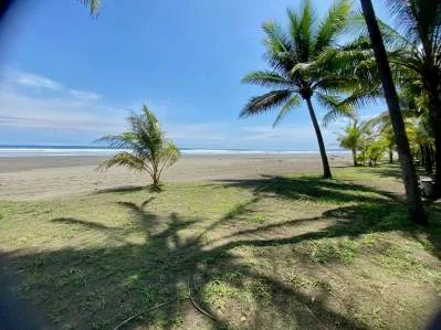 HOTEL FRENTE A PLAYA EN ESTERILLOS COSTA RICA
