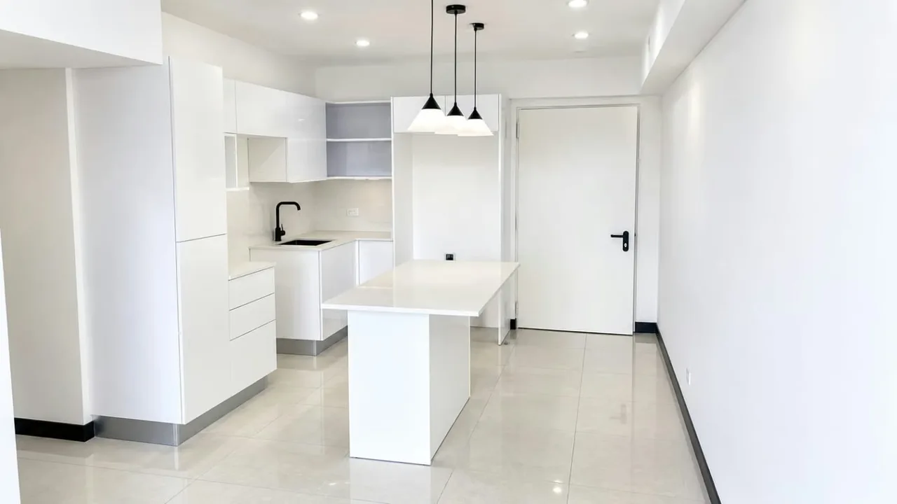 Disfrute de un moderno y elegante apartamento ubicado en Ruta 1, uno de los condominios más exclusivos de la zona, con acceso al ...