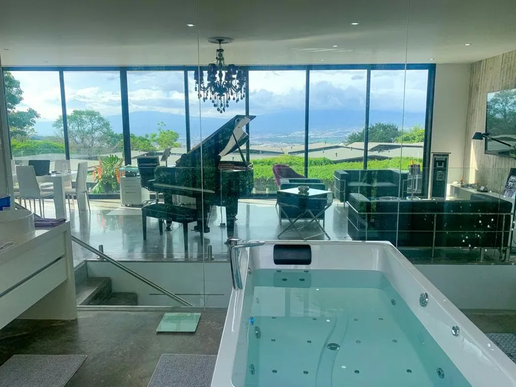 Casa Wellness en Venta – San Antonio de Escazú: Diseño Contemporáneo, Spa Privado y Apartamento Independiente