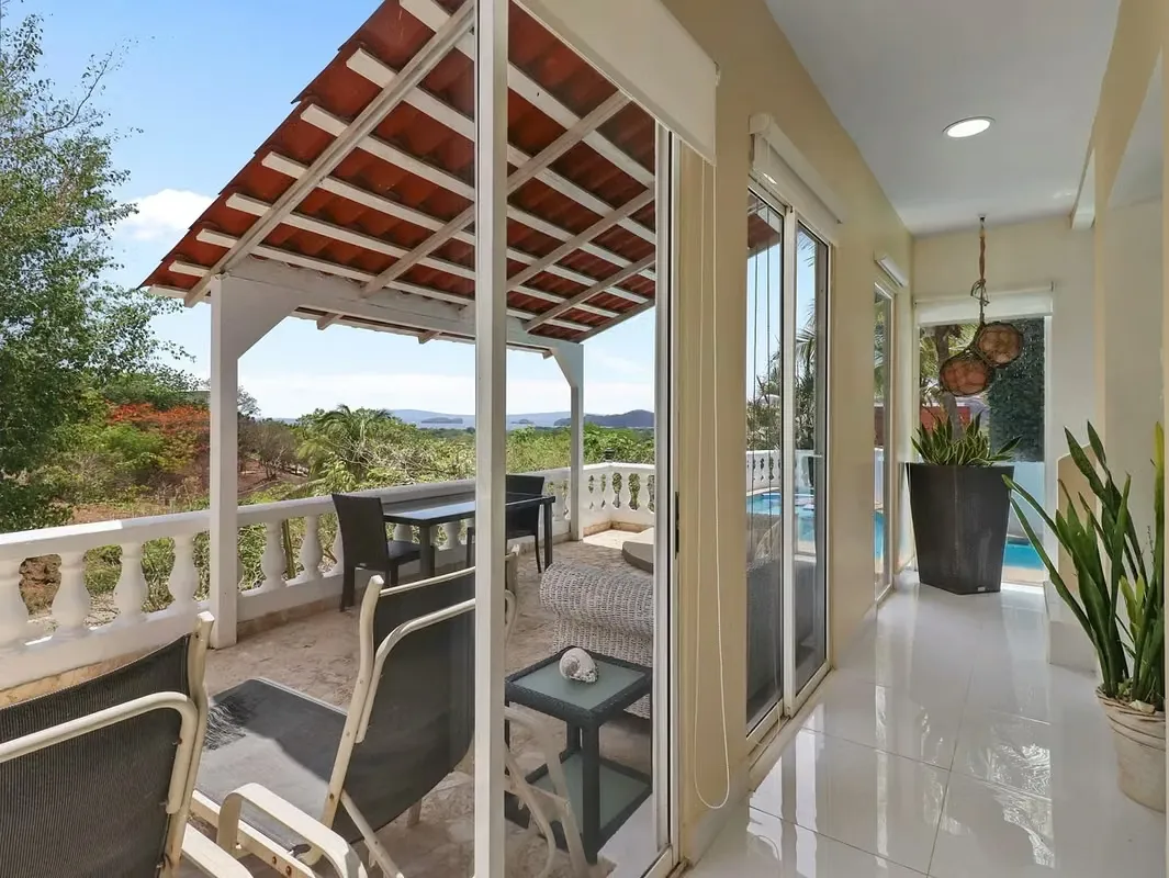 "Encaramada sobre Playas del Coco, Casa Perla es una casa con vista al mar de 3 habitaciones y 3 banos ubicada dentro de Okeanos, una intima comunidad cerrada de solo siete casas con ..., photo 11