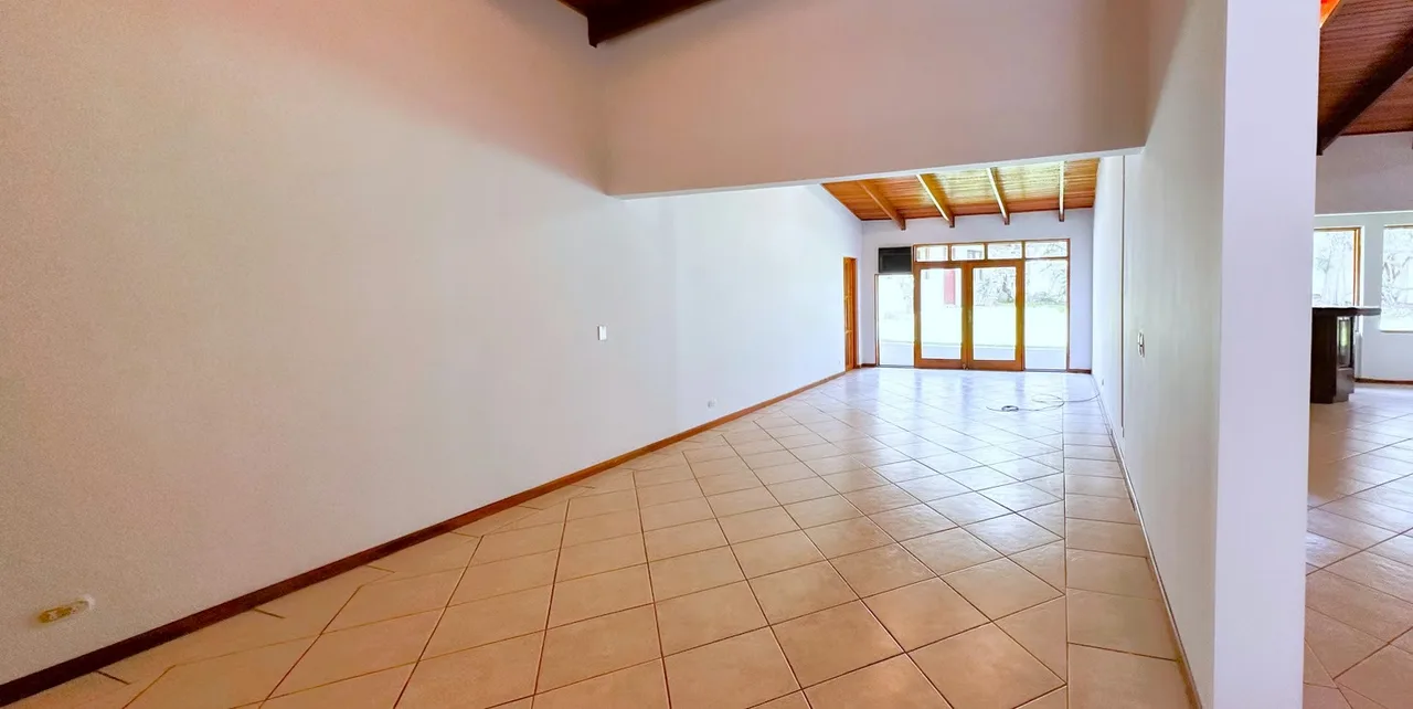Amplia casa de un solo nivel cerca de los Laureles, San Rafael de Escazú, una de las zonas de mayor plusvalía del país. Esta residencia de un solo nivel evoca la calidez nostálgica ..., photo 7