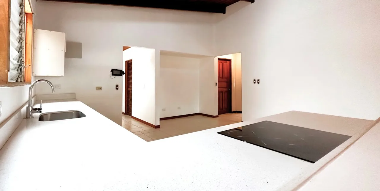 Amplia casa de un solo nivel cerca de los Laureles, San Rafael de Escazú, una de las zonas de mayor plusvalía del país. Esta residencia de un solo nivel evoca la calidez nostálgica ..., photo 9