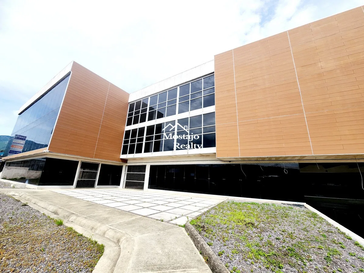 Venta de Edificio Comercial en Pozos de Santa Ana, Remate bancario