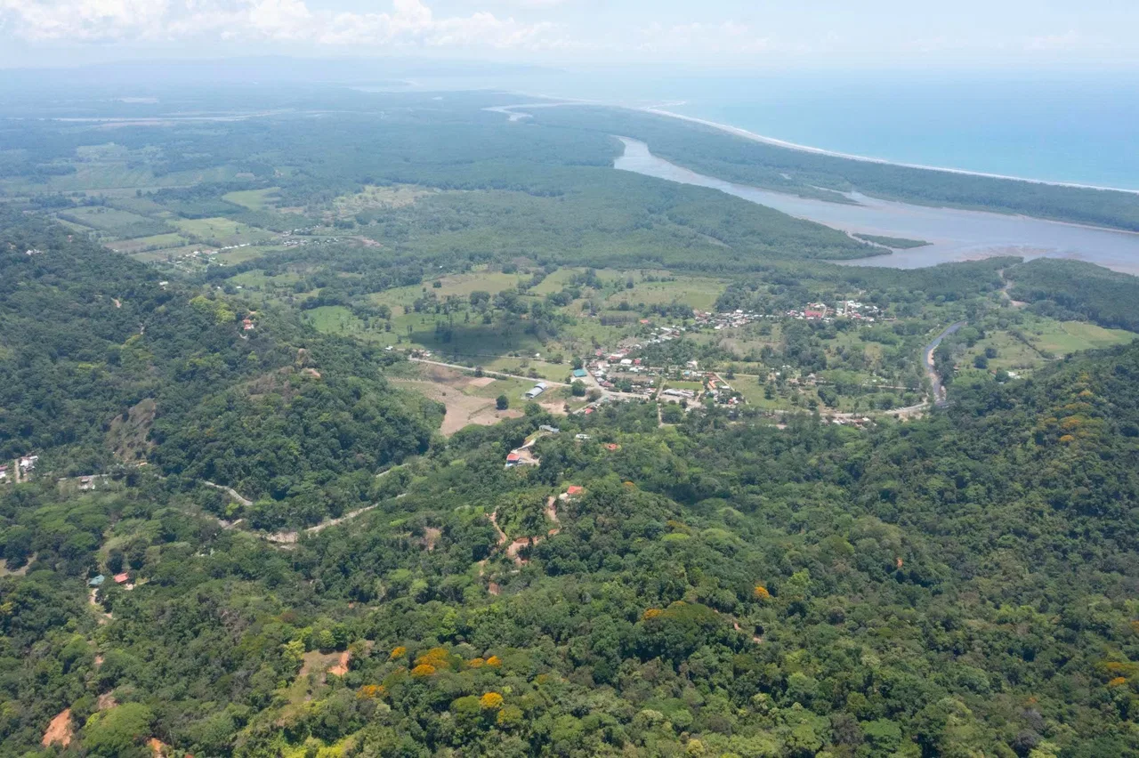 PROPERTY WITH WATERFALLS ACCESS, OCEAN, MOUNTAIN AND JUNGLE VIEWS – 75 ACRES, photo 24