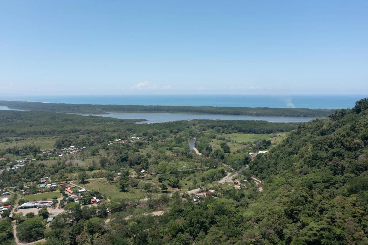 PROPERTY WITH WATERFALLS ACCESS, OCEAN, MOUNTAIN AND JUNGLE VIEWS – 75 ACRES, photo 6