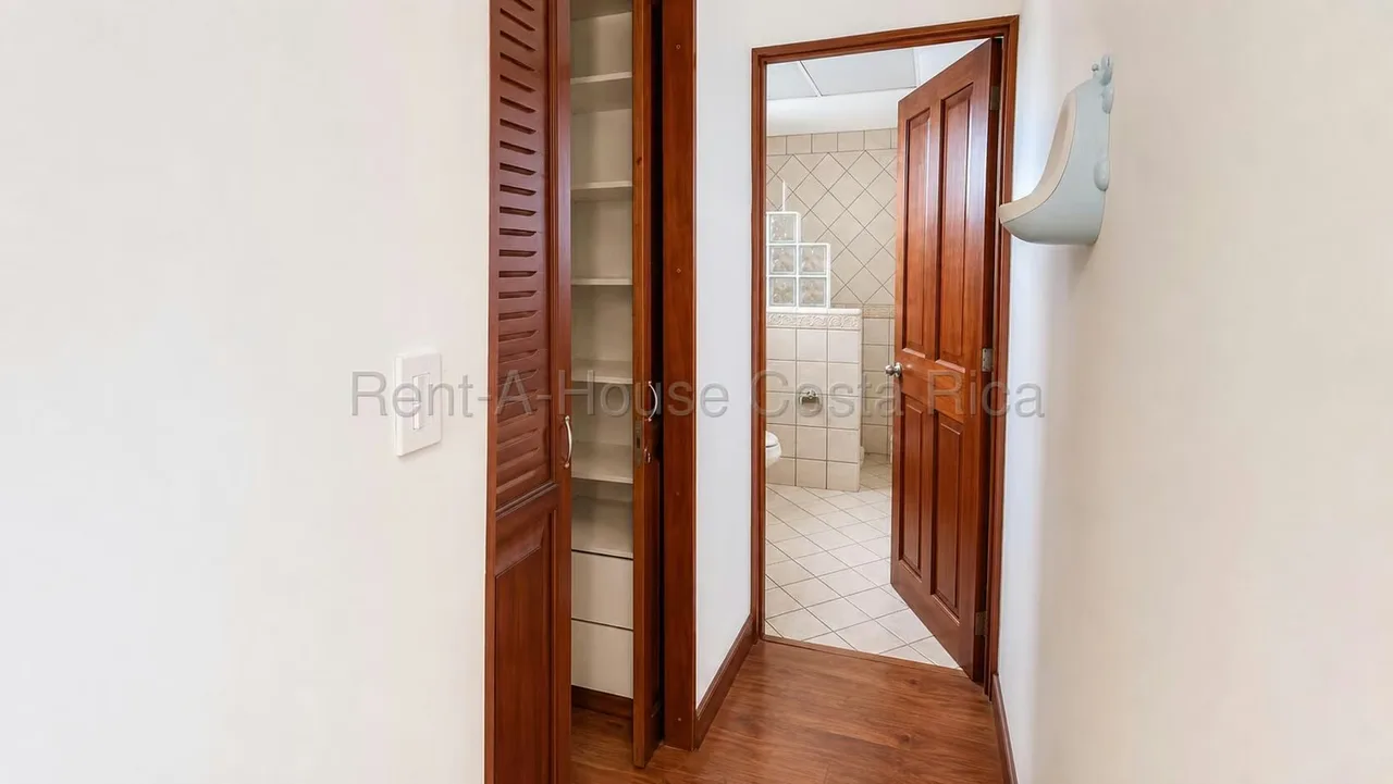 Amplia propiedad en venta en Lourdes de San Pedro, Montes de Oca, ubicada en una zona residencial de alta plusvalía, con acceso conveniente a comercios, centros educativos, servicios y ..., photo 11