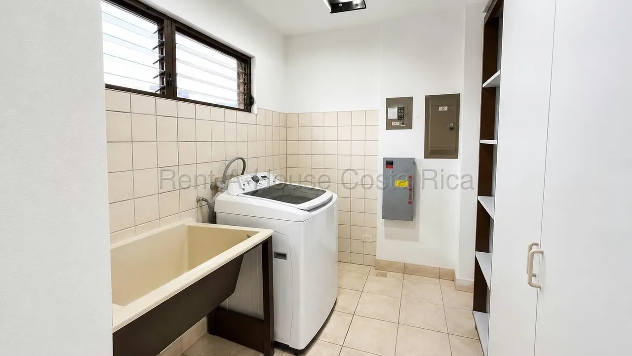 Amplia propiedad en venta en Lourdes de San Pedro, Montes de Oca, ubicada en una zona residencial de alta plusvalía, con acceso conveniente a comercios, centros educativos, servicios y ..., photo 7