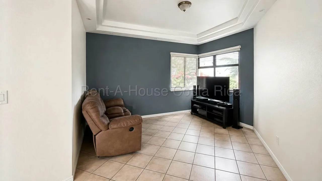 Amplia propiedad en venta en Lourdes de San Pedro, Montes de Oca, ubicada en una zona residencial de alta plusvalía, con acceso conveniente a comercios, centros educativos, servicios y ..., photo 9