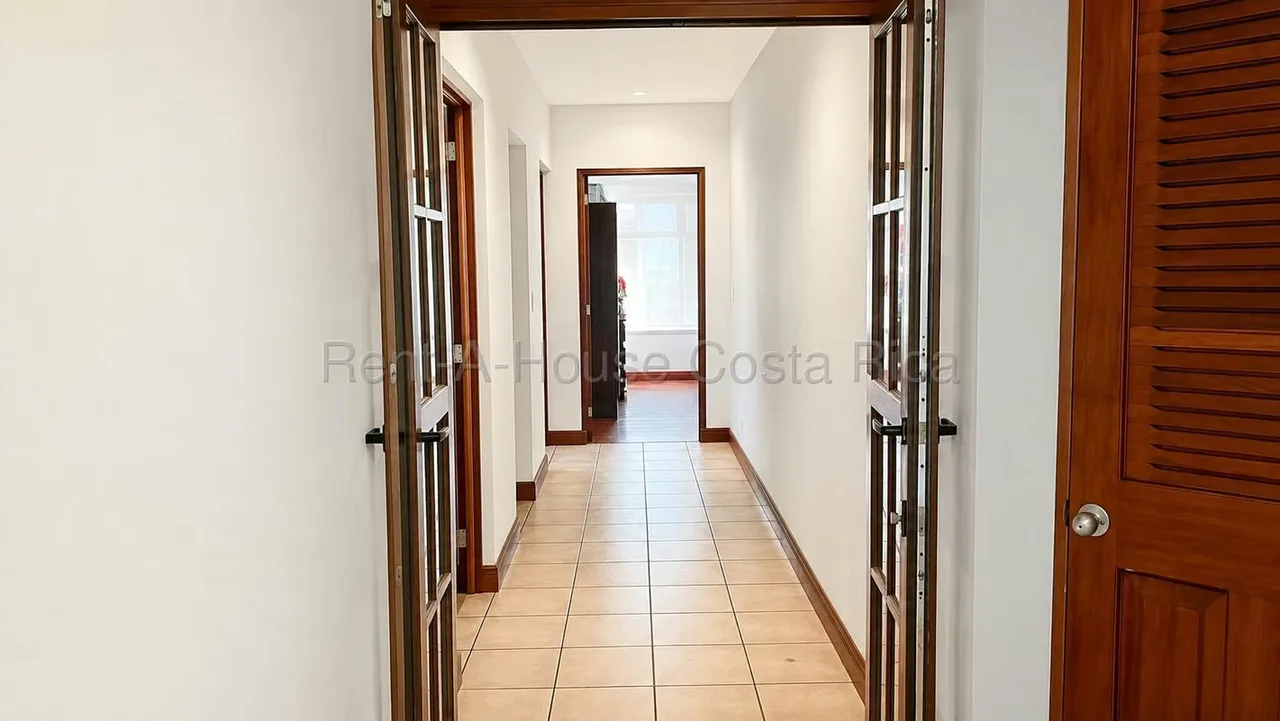 Amplia propiedad en venta en Lourdes de San Pedro, Montes de Oca, ubicada en una zona residencial de alta plusvalía, con acceso conveniente a comercios, centros educativos, servicios y ..., photo 10