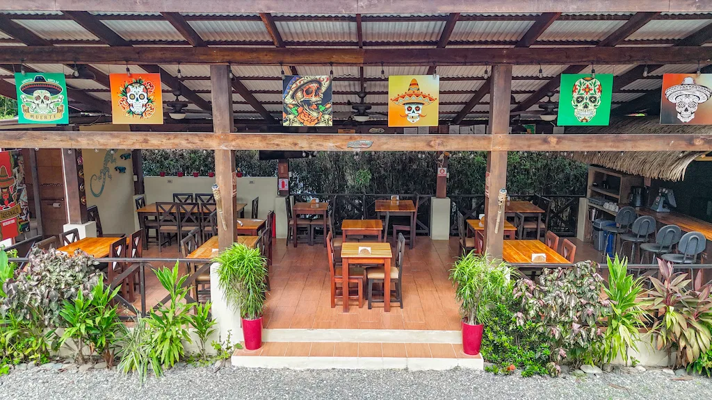 HOTEL AND RESTAURANT WALKING DISTANCE TO THE BEACH IN UVITA, photo 9