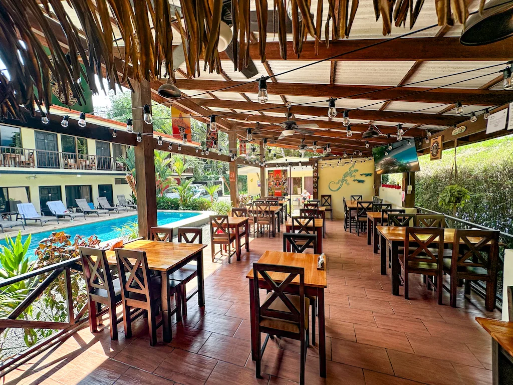 HOTEL AND RESTAURANT WALKING DISTANCE TO THE BEACH IN UVITA, photo 10