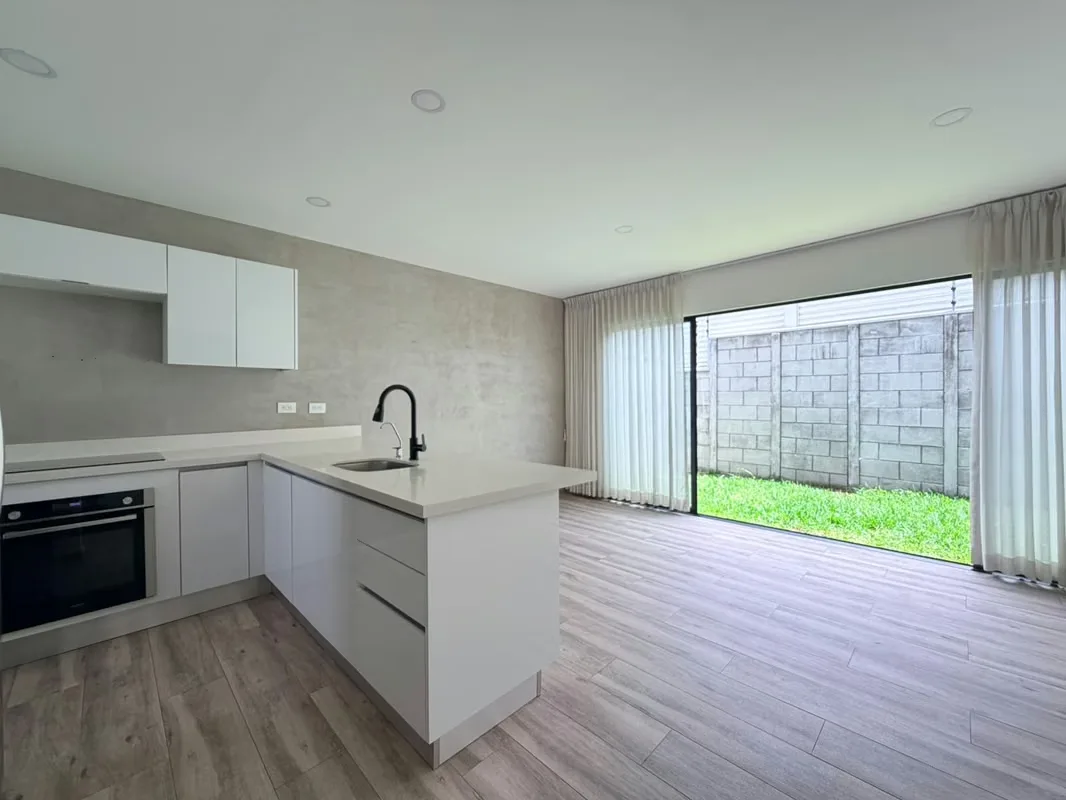 CASA TIPO TOWNHOUSE EN ALQUILER | CONDOMINIO BALI ESCAZU