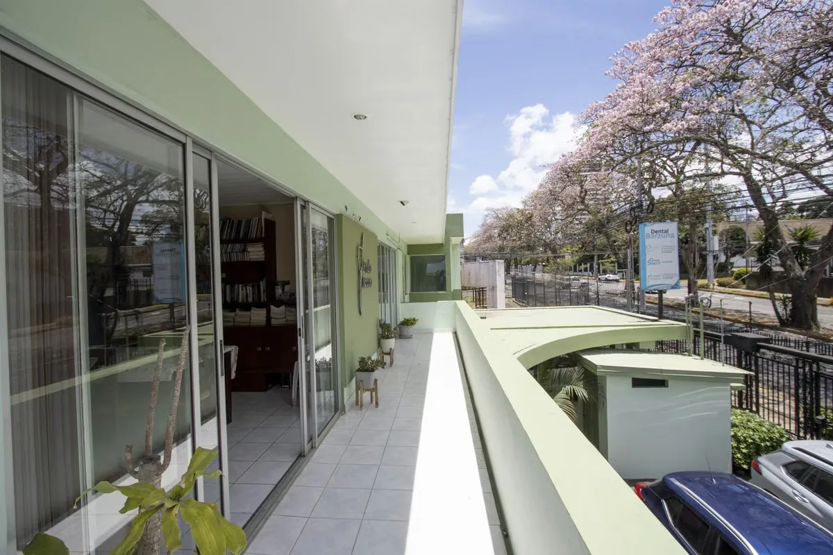 Propiedad de 698.90 m² se encuentra justo del otro lado de la calle del restaurante Furca. Cuenta con dos plantas, actualmente utilizadas como clínicas dentales independientes, y ..., photo 5