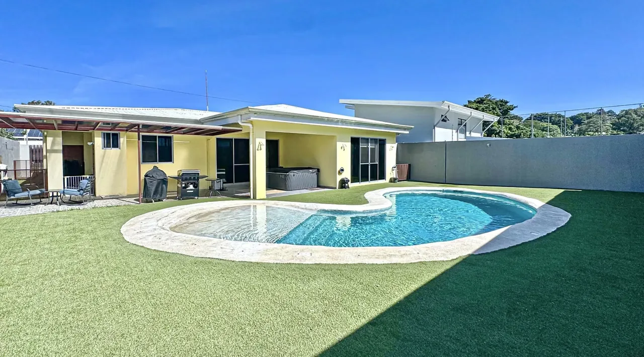 Casa Belen Cariari one-level home with pool for sale is a recently built, single-level home located in the highly desirable Cariari community of Belen. Offering 3 bedrooms and 2.5 ...