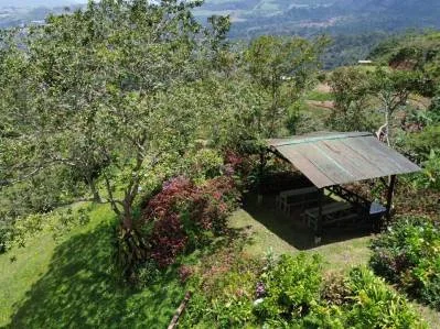 Se vende quinta en El Carmen de Santa Cruz, Turrialba, Cartago.