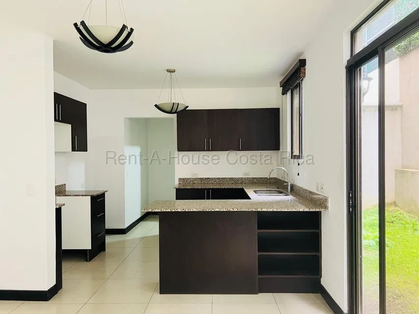 CASA EN VENTA EN HEREDIA ULLOA - Venta en Heredia
