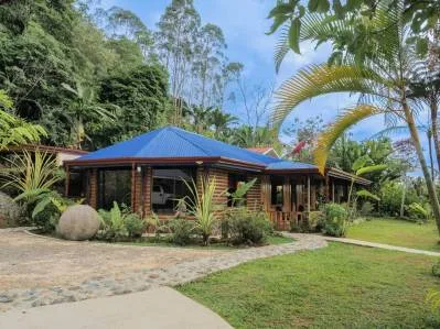 CASA ATLANTIS: MOUNTAIN RETREAT