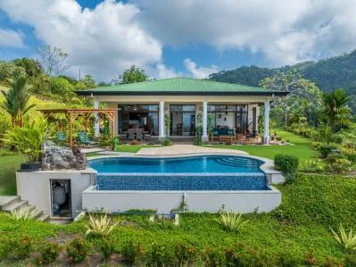 Lujosa casa con vista al mar y piscina infinita en Hills of Portalon – Lista para mudarse