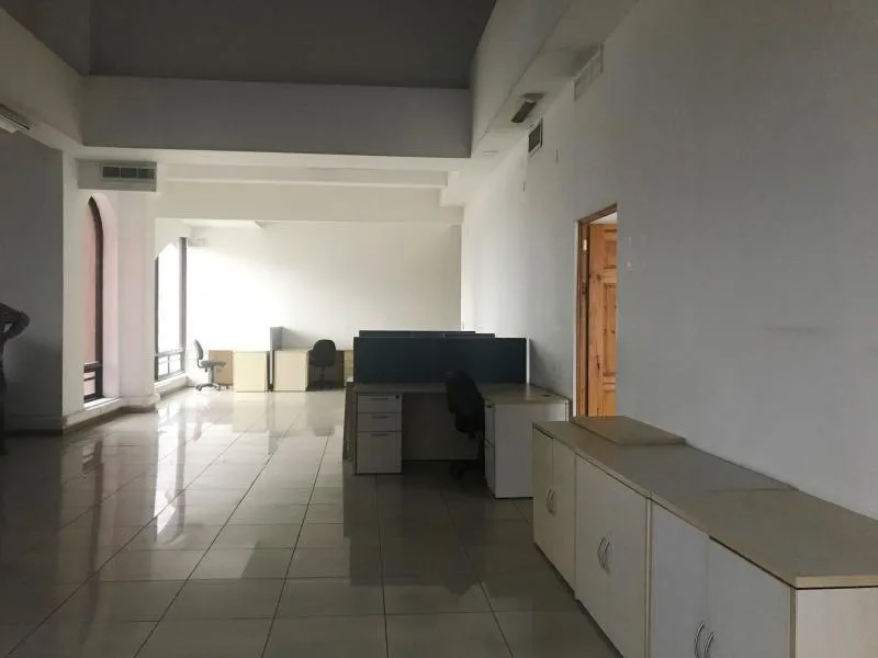 7 Bed Commercial To Rent in San Pedro, photo 15