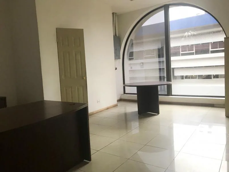 7 Bed Commercial To Rent in San Pedro, photo 8