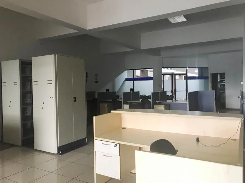 7 Bed Commercial To Rent in San Pedro, photo 9