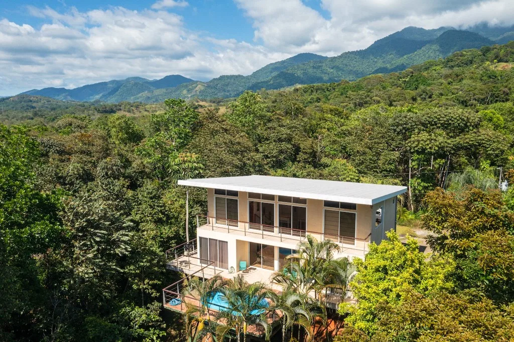 JUNGLE VIEW HOME NEAR QUEPOS – 1.24 ACRES