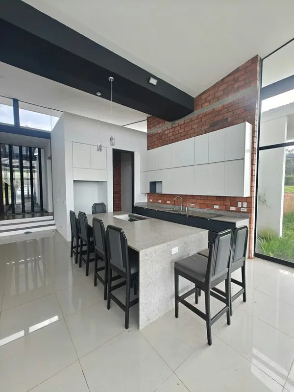 1. Terreno de 7.300 m² y 400 m² de construcción, rodeado de naturaleza y ...