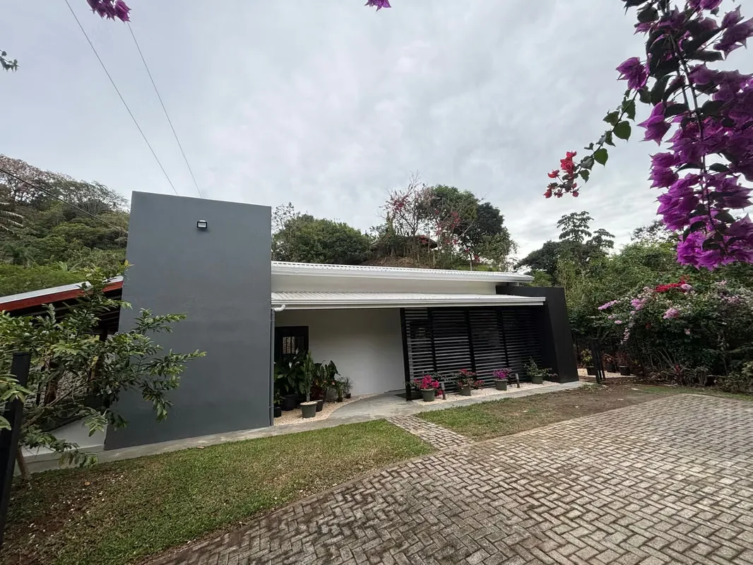 Modern style home in private community in an oasis like setting – 400051521112