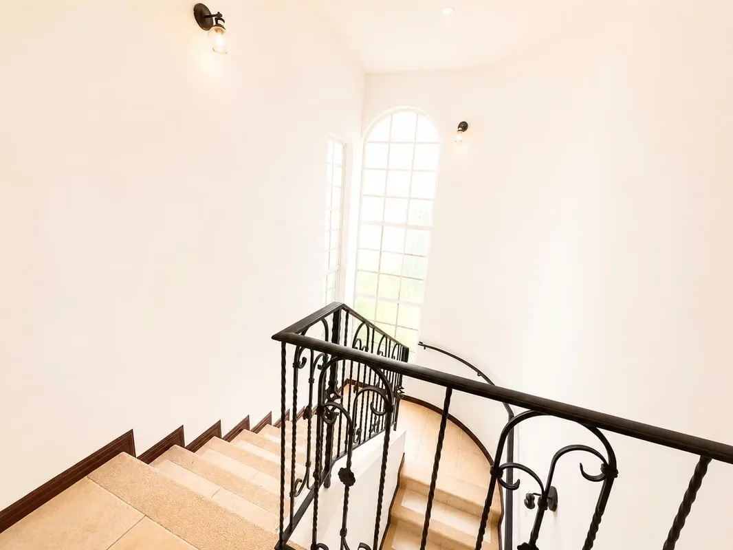 Esta hermosa residencia destaca por su atractivo diseño arquitectónico, amplios ..., photo 13