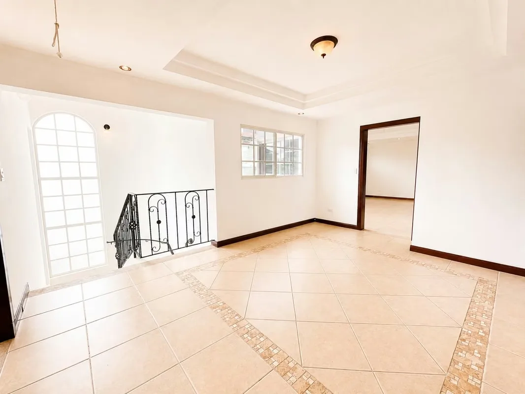 Esta hermosa residencia destaca por su atractivo diseño arquitectónico, amplios ..., photo 14